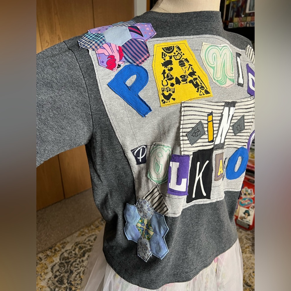 Ransom Note Letters Crop Tee - Picture 3 of 11
